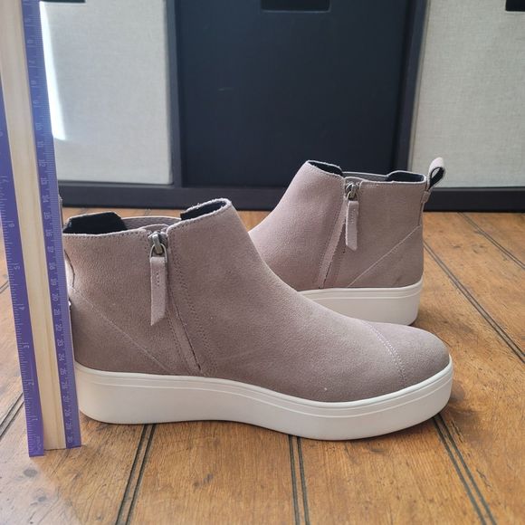 Women's Jamie Taupe Grey Suede Slip On Sneakers- Size 9 - Picture 2 of 6